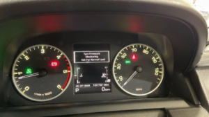 2015 Land Rover Discovery 4 3.0 Sd V6 Hse Auto 4WD Euro 6 (s/s) 5dr in Black — image 4