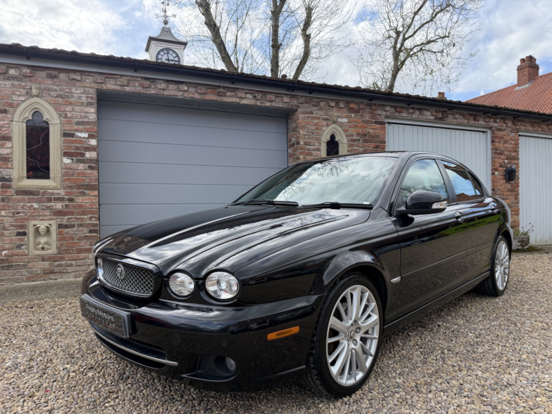 2008 Jaguar X-Type 2.2 D Dpf S in Black — image 1