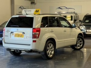 2012 Suzuki Grand Vitara 2.4 Vvt Sz5 in White — image 6