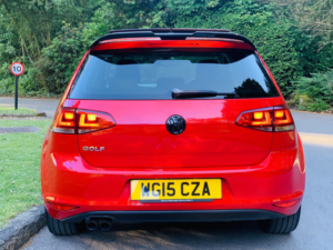 2015 Volkswagen Golf 2.0 Tdi Bluemotion Tech Gt in Red — image 5