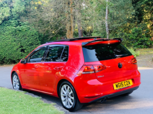 2015 Volkswagen Golf 2.0 Tdi Bluemotion Tech Gt in Red — image 6