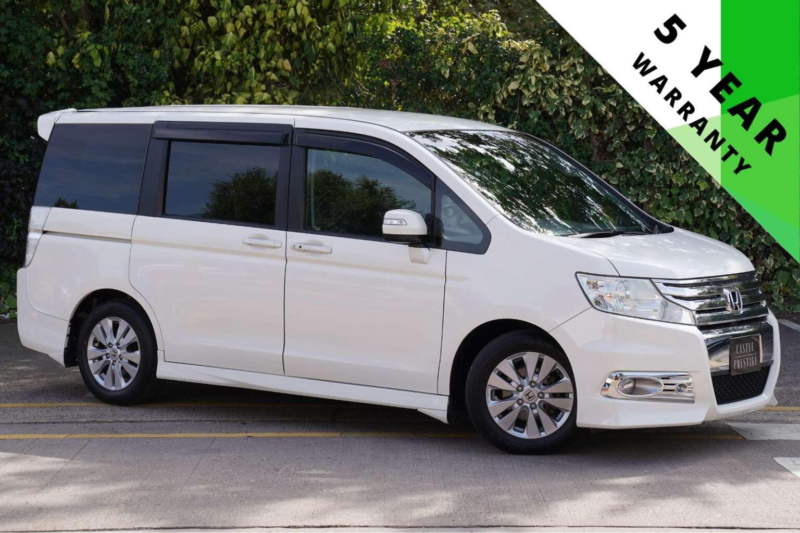 2011 Honda Stepwagon 2.0 Spada Z 5dr 8 Seats in White — image 1