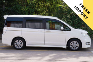 2011 Honda Stepwagon 2.0 Spada Z 5dr 8 Seats in White — image 2