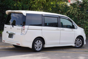 2011 Honda Stepwagon 2.0 Spada Z 5dr 8 Seats in White — image 4