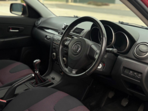 2004 Mazda Mazda3 1.6 Ts2 5dr in Red — image 2