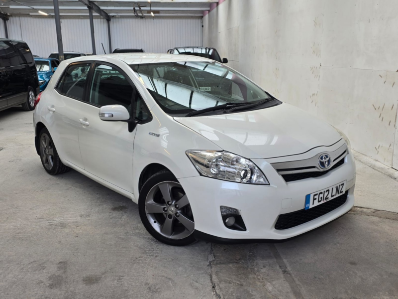 2012 Toyota Auris 1.8 Vvt-H T4 in White — image 1