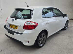 2012 Toyota Auris 1.8 Vvt-H T4 in White — image 4