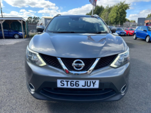 2016 Nissan Qashqai 1.5 Dci Tekna 2WD Euro 6 (s/s) 5dr in Grey — image 2