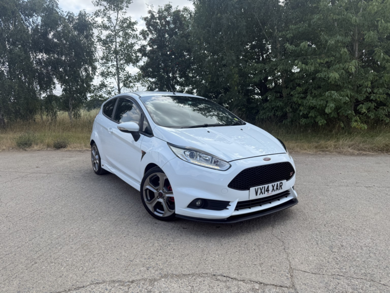 2014 Ford Fiesta 1.6 T Ecoboost St-2 in White — image 1