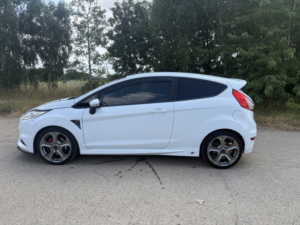 2014 Ford Fiesta 1.6 T Ecoboost St-2 in White — image 2