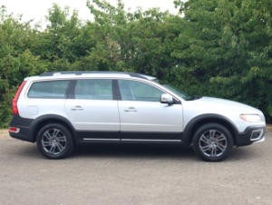 2012 Volvo Xc70 2.4 D5 Se in Silver — image 2