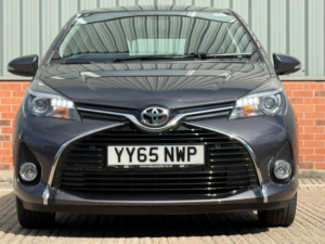 2015 Toyota Yaris 1.33 Dual Vvt-I Excel Multidrive S Euro 5 5dr Euro 5 in Grey — image 2