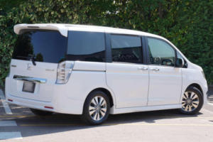 2015 Honda Stepwagon 2.0 Spada Z 5dr 8 Seats in White — image 4