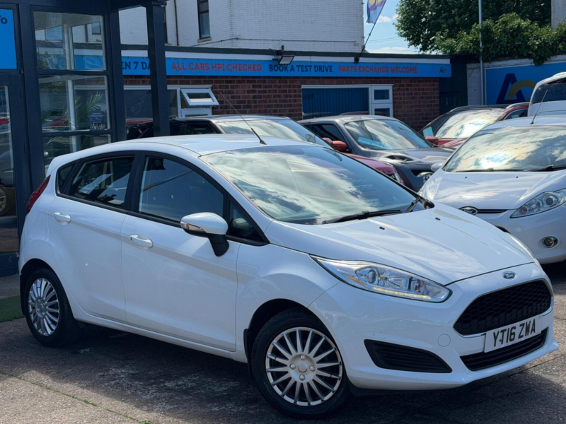 2016 Ford Fiesta 1.25 Style Euro 6 5dr in White — image 1