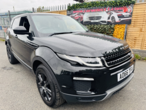 2016 Land Rover Range Rover Evoque 2.0 Td4 Se Tech in Black — image 2