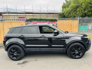 2016 Land Rover Range Rover Evoque 2.0 Td4 Se Tech in Black — image 3