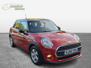 2016 MINI Hatch 1.5 5-Door Hatch Cooper in Red — image 3