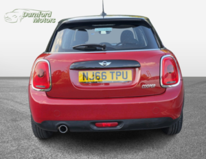 2016 MINI Hatch 1.5 5-Door Hatch Cooper in Red — image 5