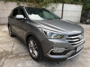 2017 Hyundai Santa Fe 2.2 Santa Fe 7-St 2.2 Prm Se Bd A/t My16 in Silver — image 2