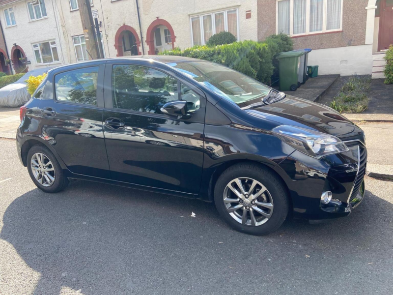2015 Toyota Yaris 1.33 Dual Vvt-I Icon Euro 5 5dr Euro 5 in Black — image 1