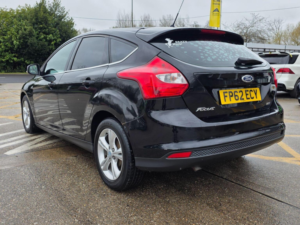 2012 Ford Focus 1.6 Tdci Zetec Euro 5 (s/s) 5dr in Black — image 5