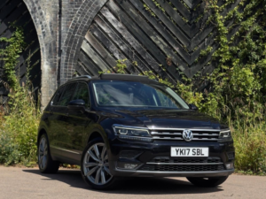 2017 Volkswagen Tiguan 2.0 Tdi Bluemotion Tech Sel DSG 4motion Euro 6 (s/s) 5dr in Black — image 5