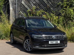 2017 Volkswagen Tiguan 2.0 Tdi Bluemotion Tech Sel DSG 4motion Euro 6 (s/s) 5dr in Black — image 6
