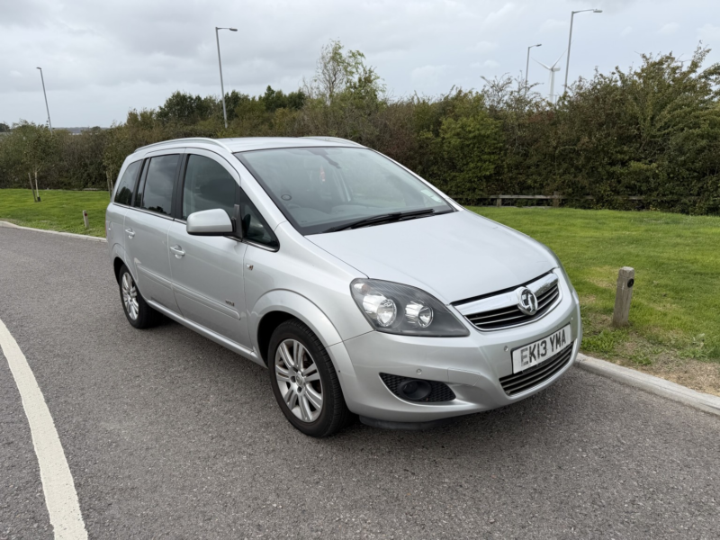 2013 Vauxhall Zafira 1.6 16v Design in Silver — image 1