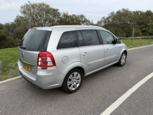 2013 Vauxhall Zafira 1.6 16v Design in Silver — image 2