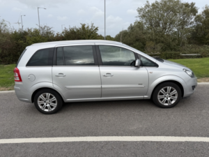 2013 Vauxhall Zafira 1.6 16v Design in Silver — image 5