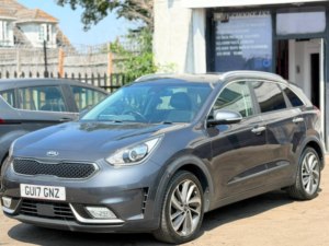 2017 Kia Niro 1.6h Gdi First Edition Dct Euro 6 (s/s) 5dr in Grey — image 3