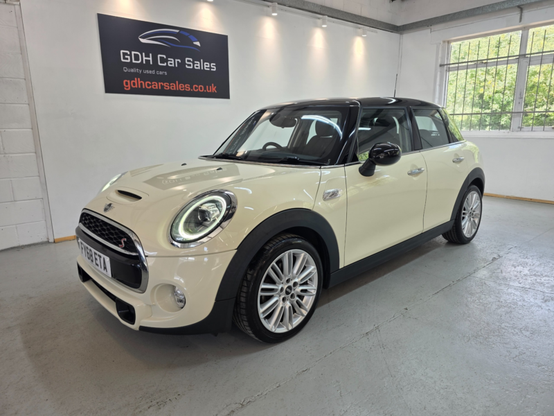 2018 MINI Hatch 2.0 Cooper S Hatchback 5dr Petrol Manual Euro 6 (s/s) (192 Ps) in White — image 1