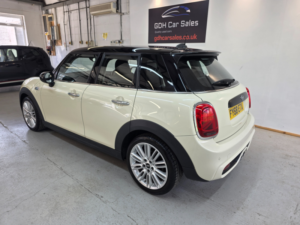 2018 MINI Hatch 2.0 Cooper S Hatchback 5dr Petrol Manual Euro 6 (s/s) (192 Ps) in White — image 3