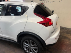 2013 Nissan Juke 1.6 Acenta Premium CVT Euro 5 5dr in White — image 6