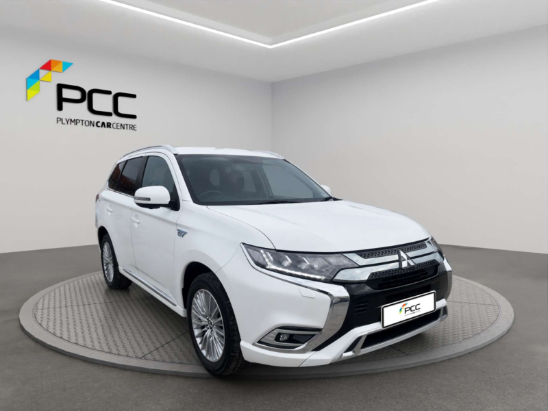 2019 Mitsubishi Outlander 2.4 Outlander 4h PHEV CVT 4WD 5dr in White — image 1