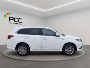 2019 Mitsubishi Outlander 2.4 Outlander 4h PHEV CVT 4WD 5dr in White — image 5