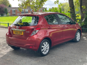 2011 Toyota Yaris 1.33 Dual Vvt-I Tr Euro 5 5dr in Red — image 6