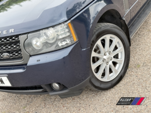 2011 Land Rover Range Rover 4.4 Td V8 Vogue in Blue — image 2