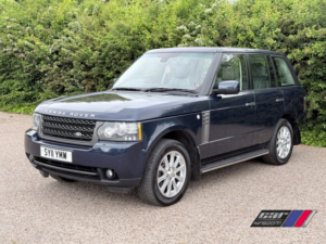 2011 Land Rover Range Rover 4.4 Td V8 Vogue in Blue — image 3
