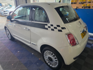 2011 Fiat 500 1.2 500 1.2 Lounge (start Stop) in White — image 4