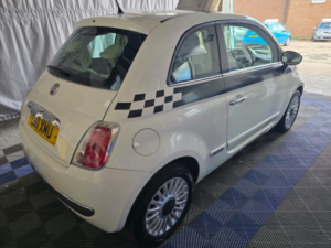 2011 Fiat 500 1.2 500 1.2 Lounge (start Stop) in White — image 6