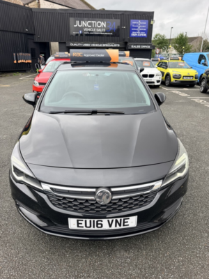 2016 Vauxhall Astra 1.4 I Design in Black — image 3