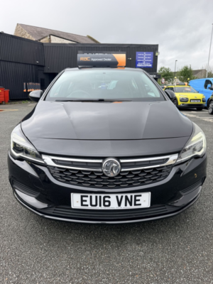 2016 Vauxhall Astra 1.4 I Design in Black — image 4