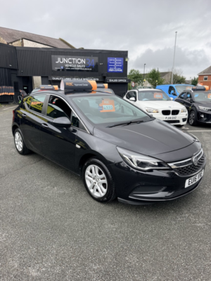 2016 Vauxhall Astra 1.4 I Design in Black — image 5