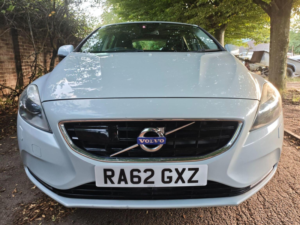 2013 Volvo V40 1.6 T4 Se Lux Nav Powershift Euro 5 (s/s) 5dr in Blue — image 2