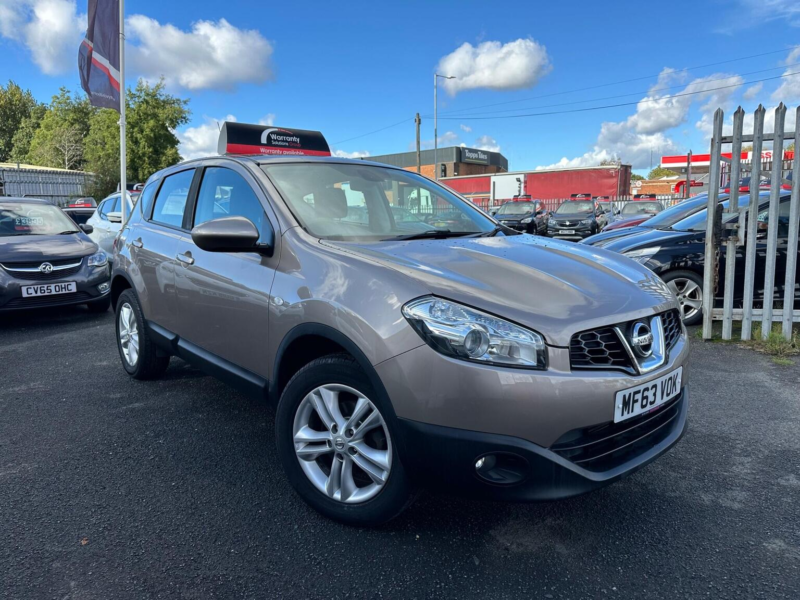 2013 Nissan Qashqai 1.5 Dci Acenta 2WD Euro 5 5dr in Beige — image 1