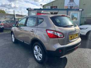 2013 Nissan Qashqai 1.5 Dci Acenta 2WD Euro 5 5dr in Beige — image 4