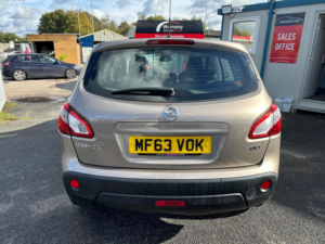 2013 Nissan Qashqai 1.5 Dci Acenta 2WD Euro 5 5dr in Beige — image 6