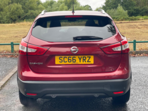 2017 Nissan Qashqai 1.2 Dig-T Tekna 2WD Euro 6 (s/s) 5dr in Red — image 5