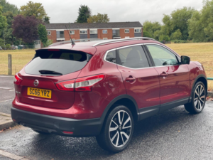 2017 Nissan Qashqai 1.2 Dig-T Tekna 2WD Euro 6 (s/s) 5dr in Red — image 6